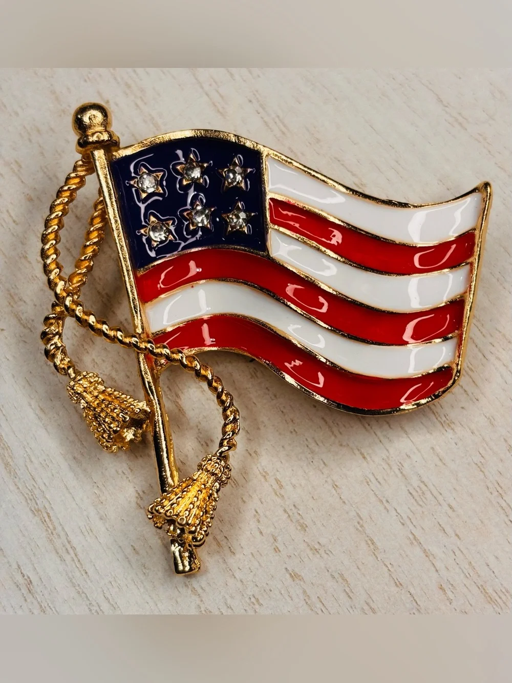 American Flag Brooch Pin – Gold Tone Patriotic Enamel Rhinestone Flag /Tassel